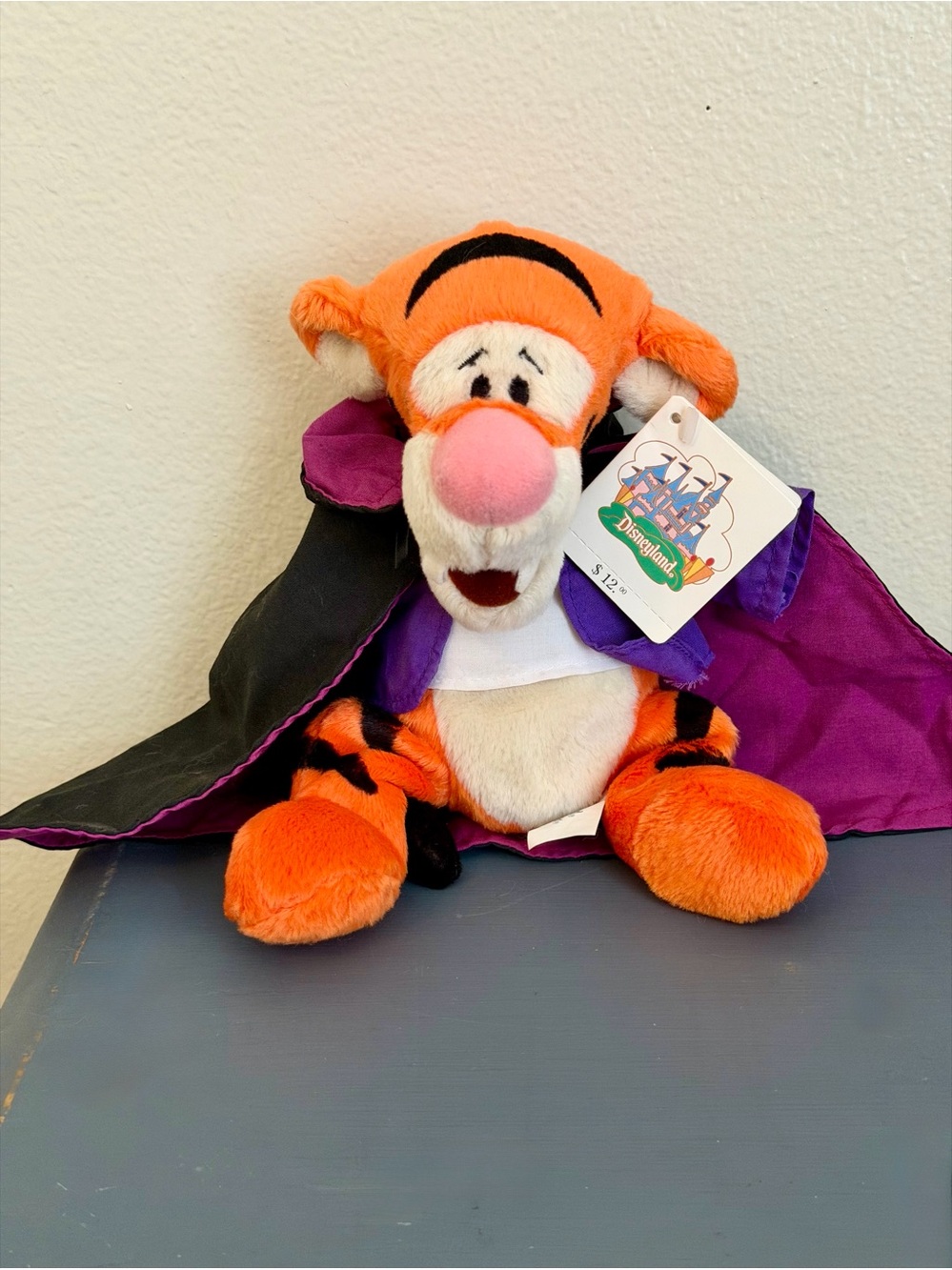 Tigger Dracula Disneyland Bean Bag Plush Halloween Fangs Beanie NWT